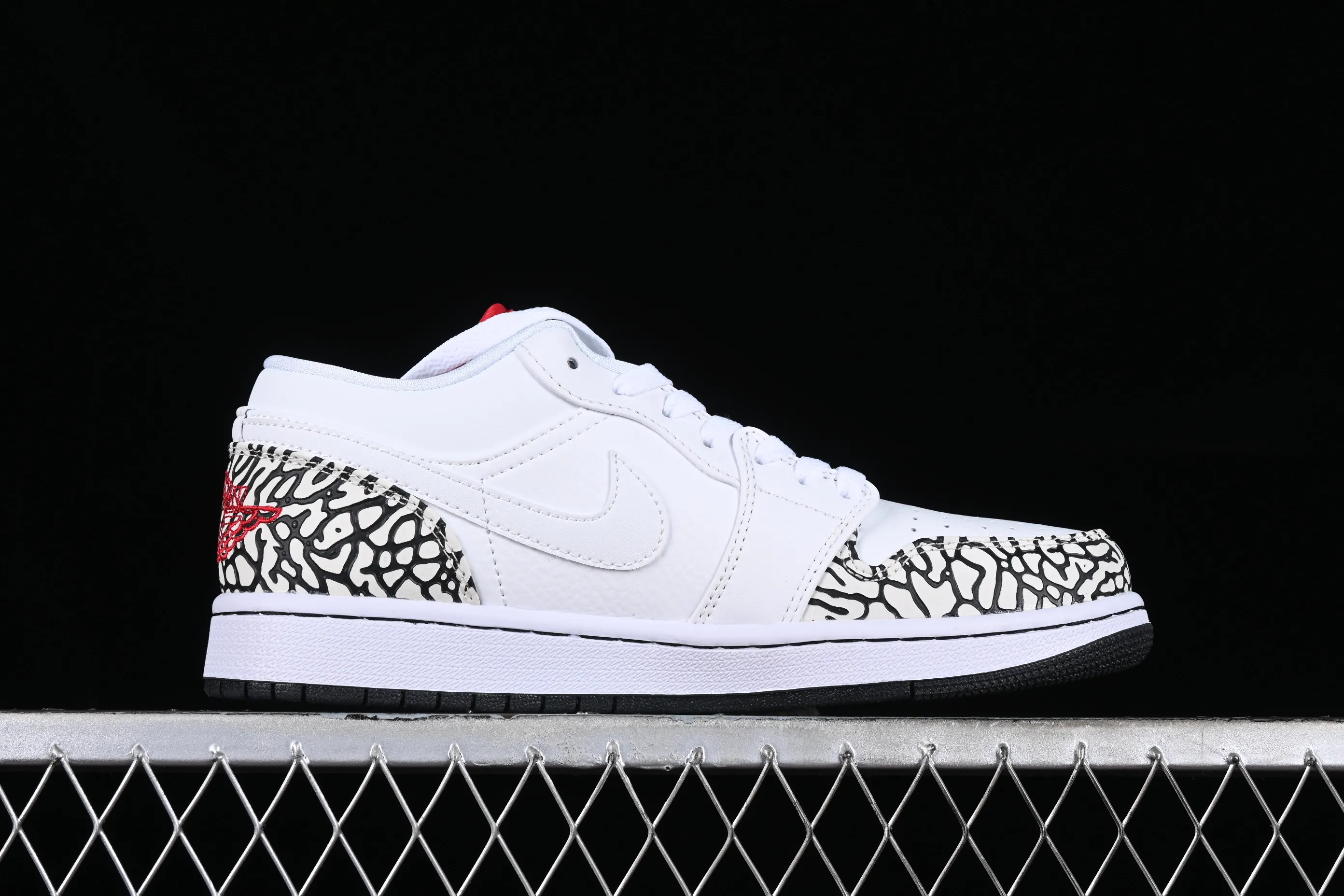 All categories Air Jordan Jordan series basketball shoes Air Jordan 1 Low Z version Air Jordan 1 Low AJ1 Joe 1 white burst pattern low-top cultural casual sneakers 338145-162